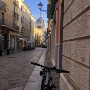 Bici mattutina, verso Piazza delle Erbe